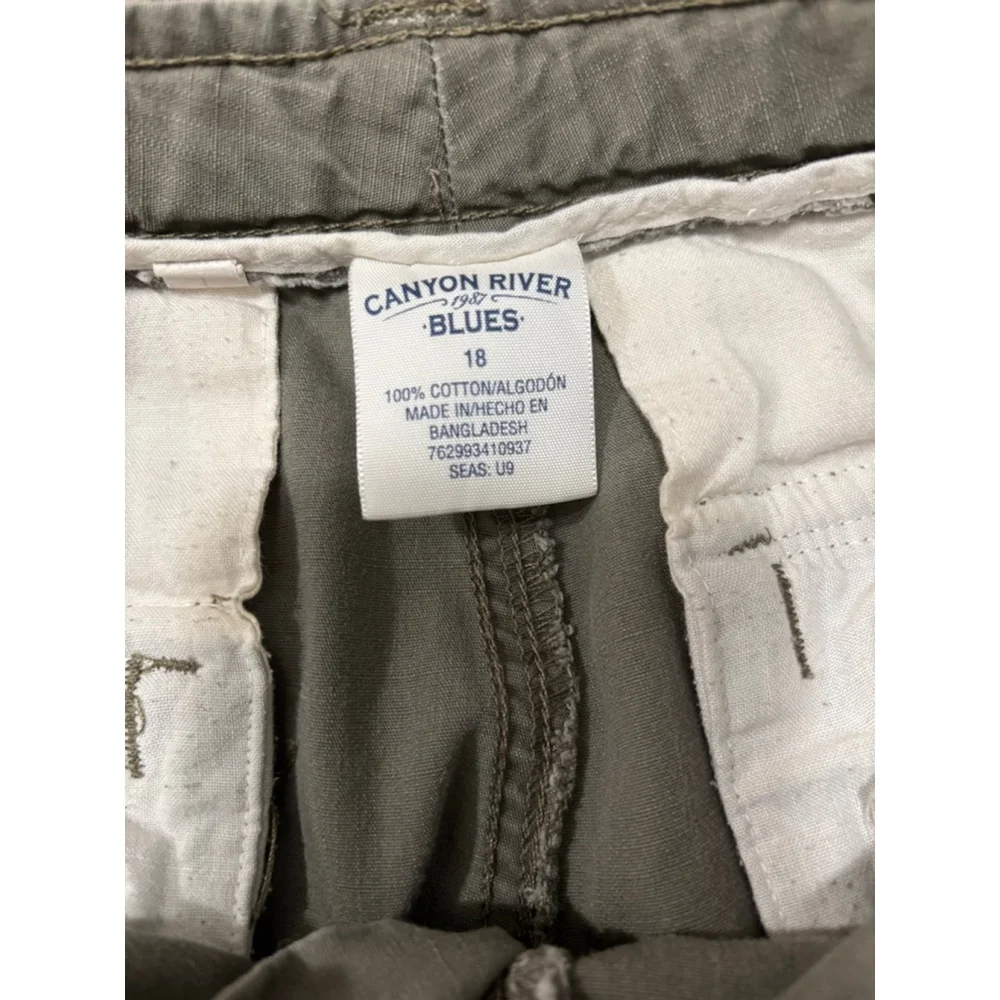 Canyon River Blues Gray Cargo Shorts